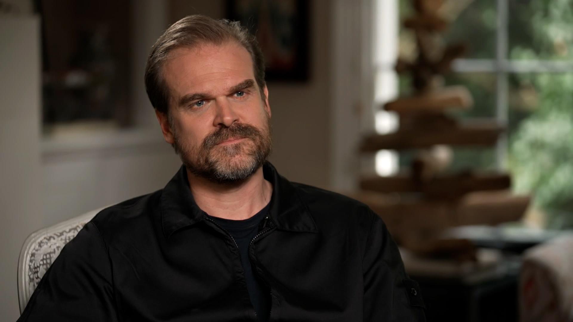 David Harbour untuk Membintangi Permainan Seram Bersama Jodie Comer