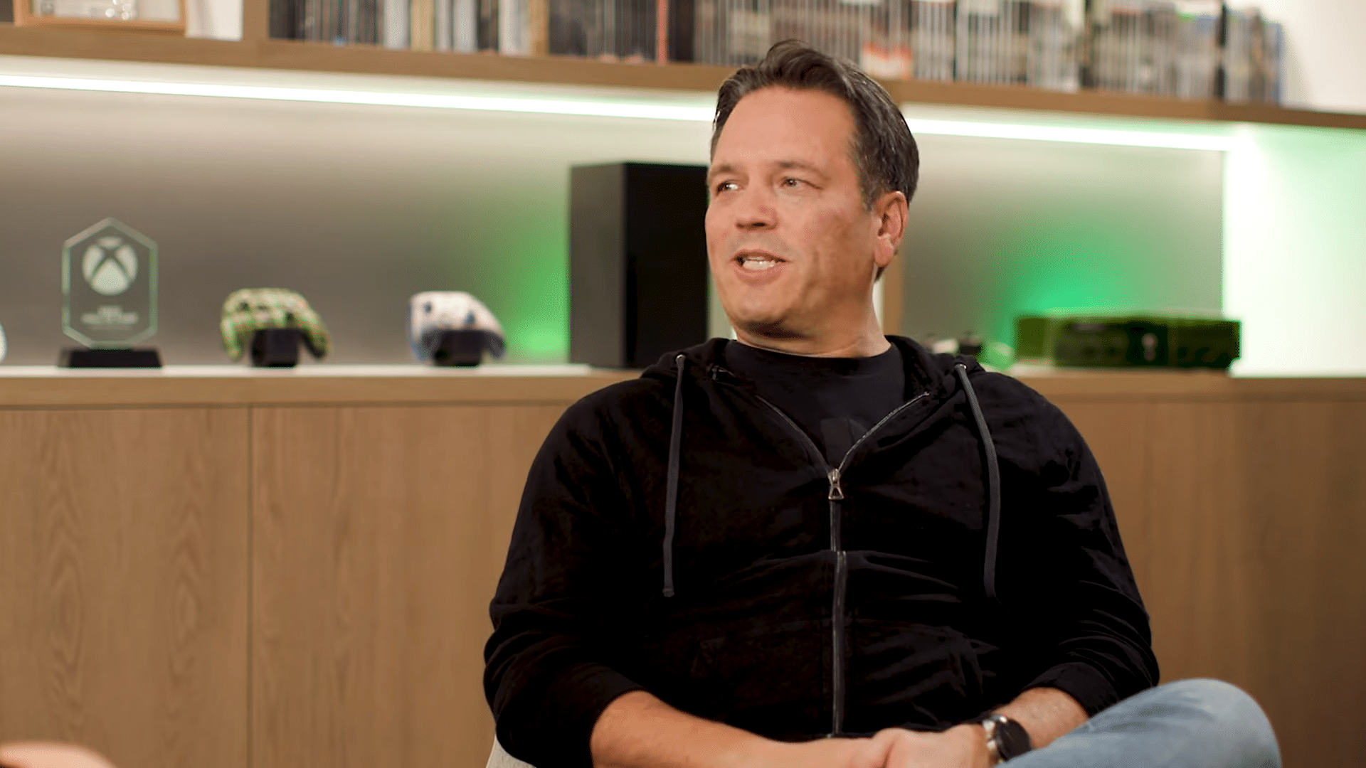 Phil Spencer：索尼从微软 PS 游戏中抽取 30% 的佣金；利用利润“降低 Xbox 的生存率”