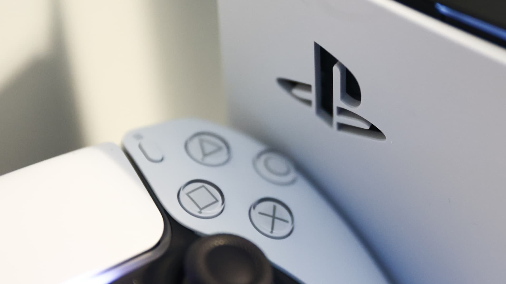 Sony วางแผนที่จะเปิดตัวเกมแบบผู้เล่นเดี่ยวและเกมแบบบริการสด PlayStation 5 ยอดขายทะลุ 65.5 ล้าน